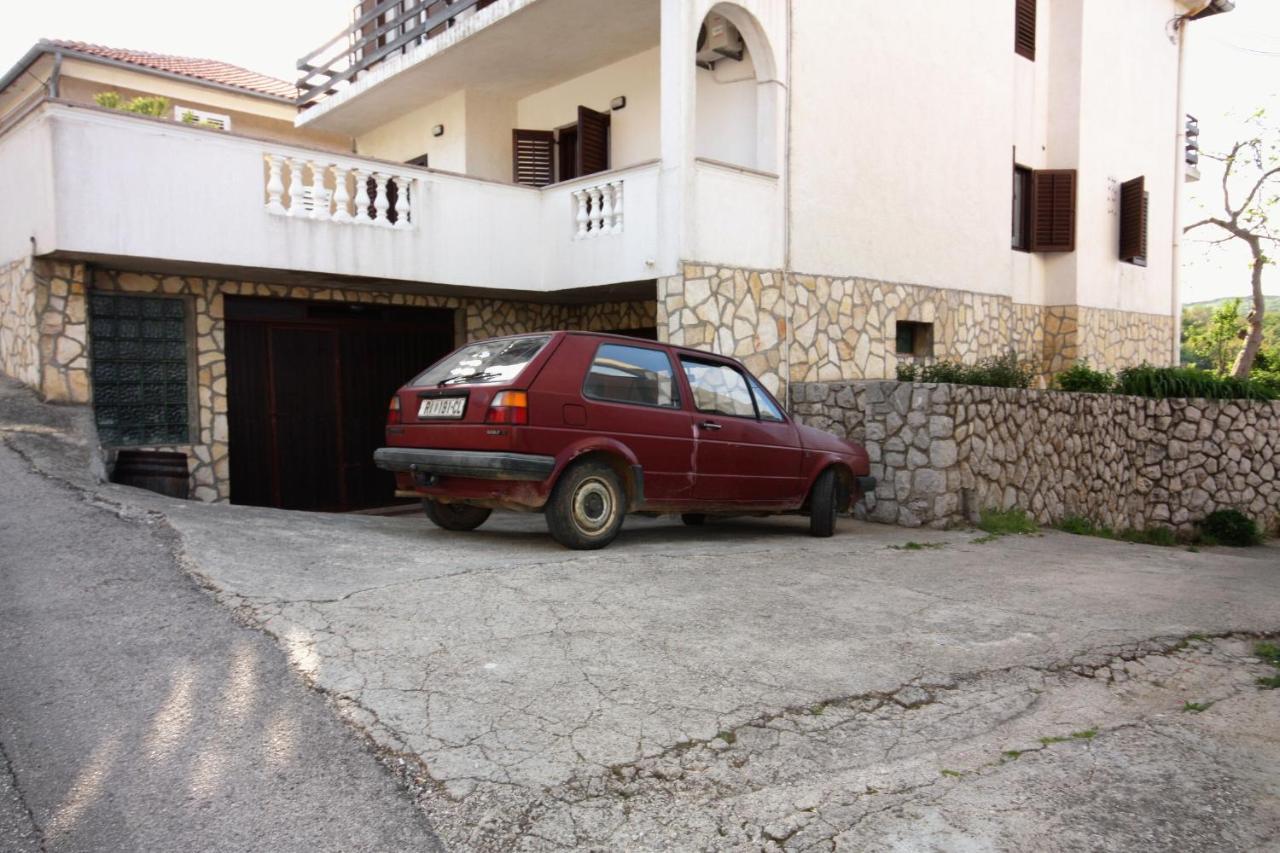 Apartments And Rooms With Parking Space Vrbnik, Krk - 5301 Eksteriør bilde