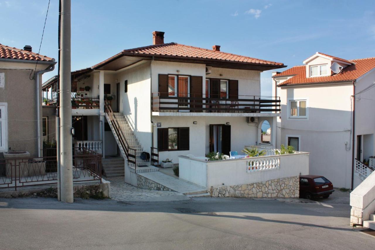 Apartments And Rooms With Parking Space Vrbnik, Krk - 5301 Eksteriør bilde