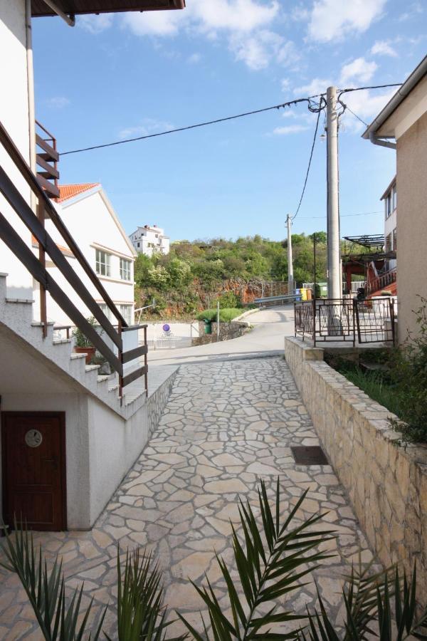 Apartments And Rooms With Parking Space Vrbnik, Krk - 5301 Eksteriør bilde